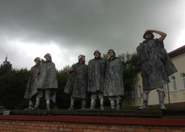 Главу – к позорному столбу!