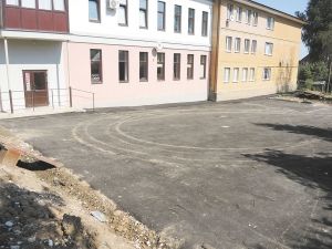 Культурку закатали в асфальт