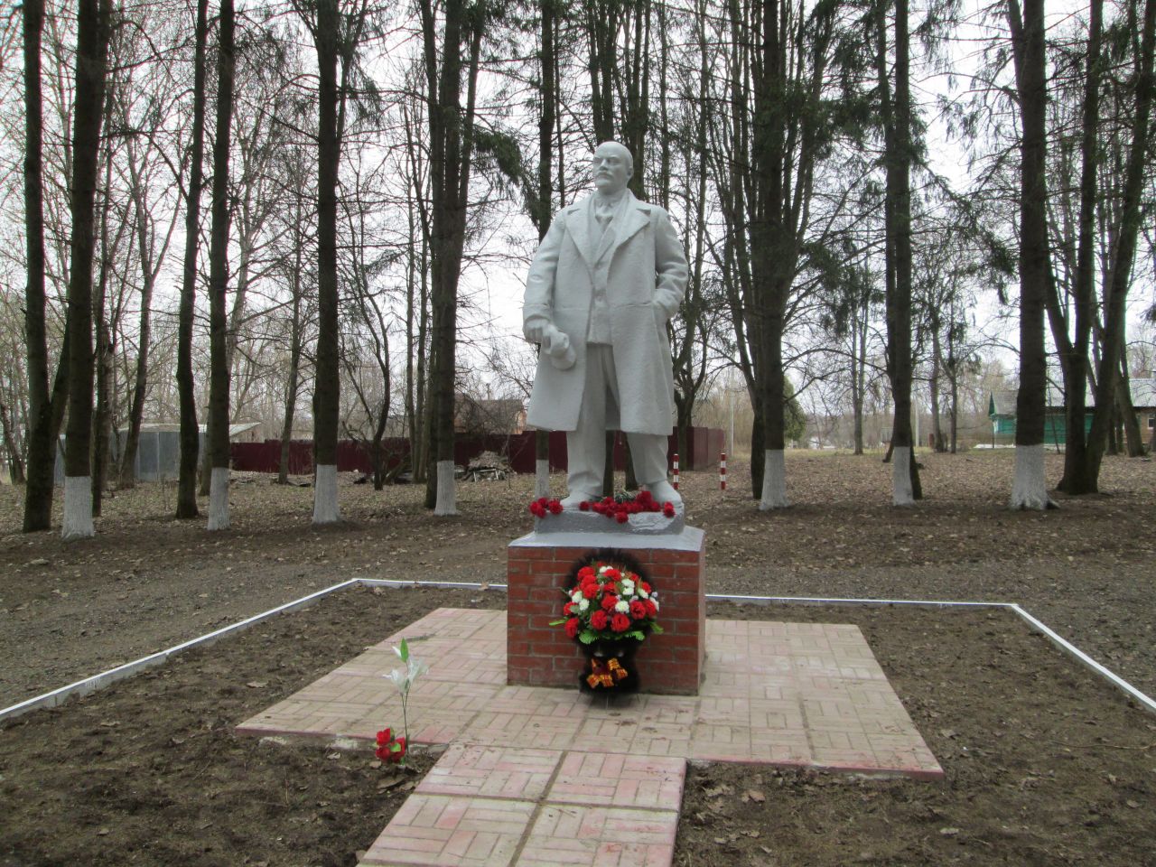 В Осташево установлен новый памятник Ленину