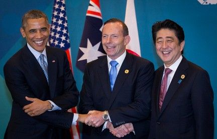 Лидеры США, Австралии и Японии встретились «в полруки»