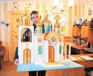 Храм из бутылок