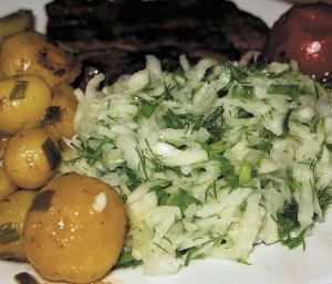 Салат из редьки с луком