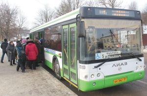 В городских автобусах – куча мала