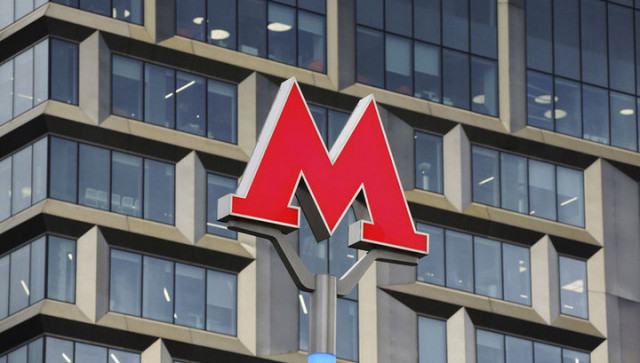 На станции метро "Сокол" мужчина внезапно кинулся под поезд и погиб