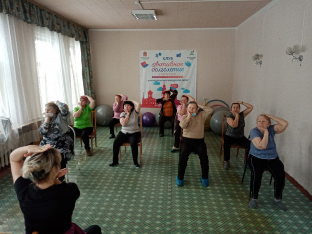 Волоколамские пенсионеры занялись йогой
