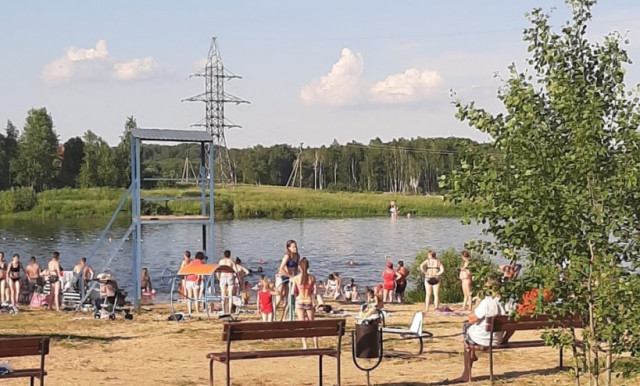 Пляж на реке Щетинка в Осташёво пользуется сейчас огромной популярностью