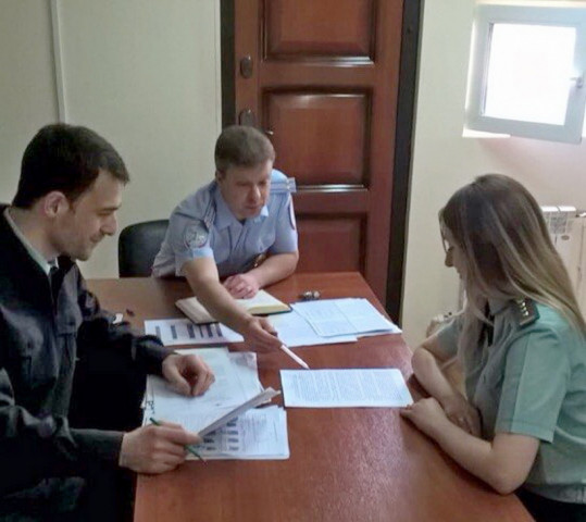 Приставы начали ловить должников в электричках