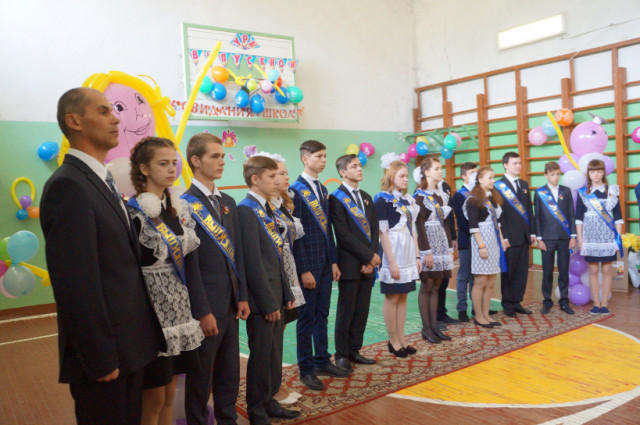 Преподаватель Кашинской школы посвятил песню своим выпускникам