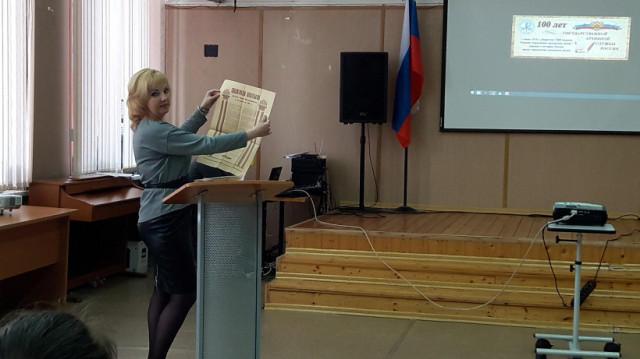 Архивариусы провели урок для школьников