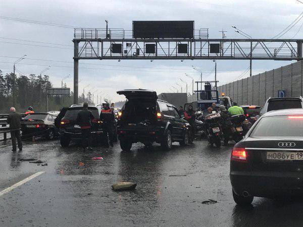 Трое пострадавших в крупной аварии на Новой Риге