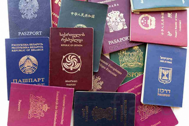 Мигрантам автоматически продлили визы и сроки пребывания