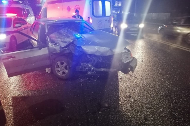 На Волоколамке из-за столкновения двух автомобилей пострадали три человека