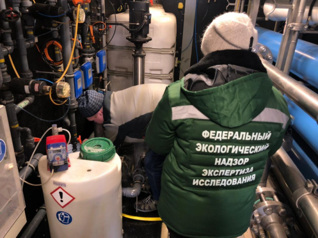 Общественники штаба ЧС на полигоне "Ядрово" взяли на пробы очищенный фильтрат