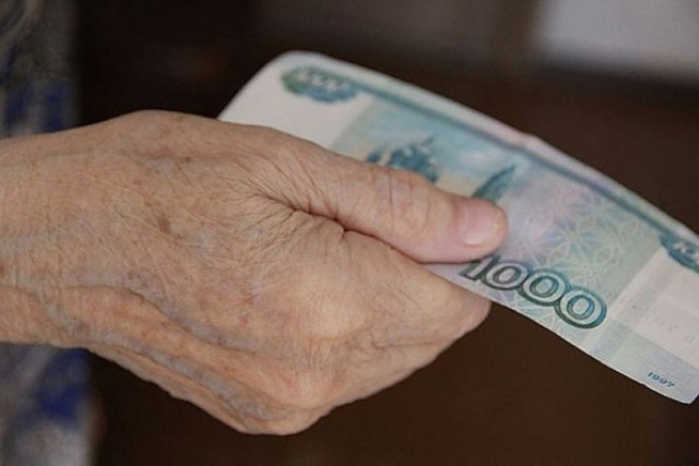 Одинокие волоколамские пенсионеры получают 1 000 рублей поддержки