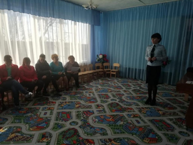 Волоколамские полицейские пришли на родительское собрание