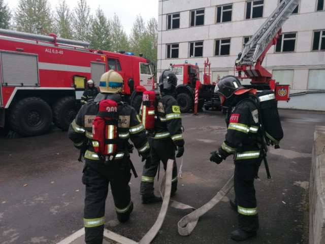 Пожарные устроили учебный пожар в Волоколамской больнице