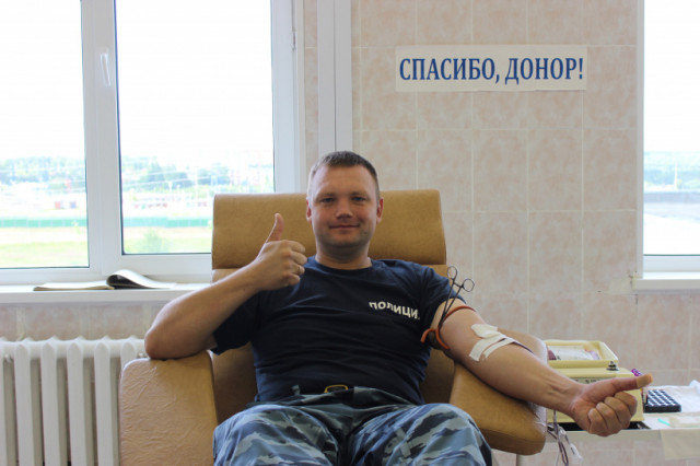 Волоколамские полицейские сдали кровь