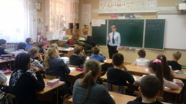 Волоколамские полицейские провели беседу с детьми о вреде алкоголя и курения