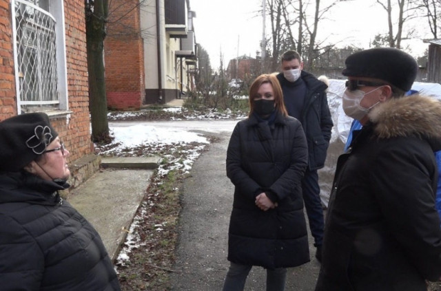 Депутат Владимир Вшивцев проинспектировал в Волоколамске капремонт многоквартирных домов