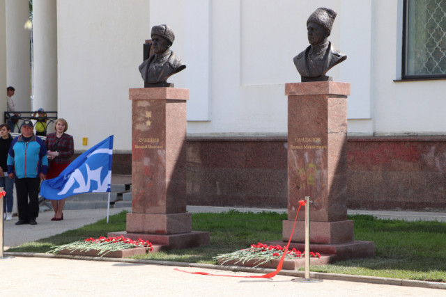 Два бюста военачальников времён Великой Отечественной открыли сегодня в Волоколамске