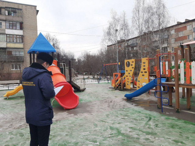 Четыре нарушения на детских площадках обнаружено в Волоколамске за неделю