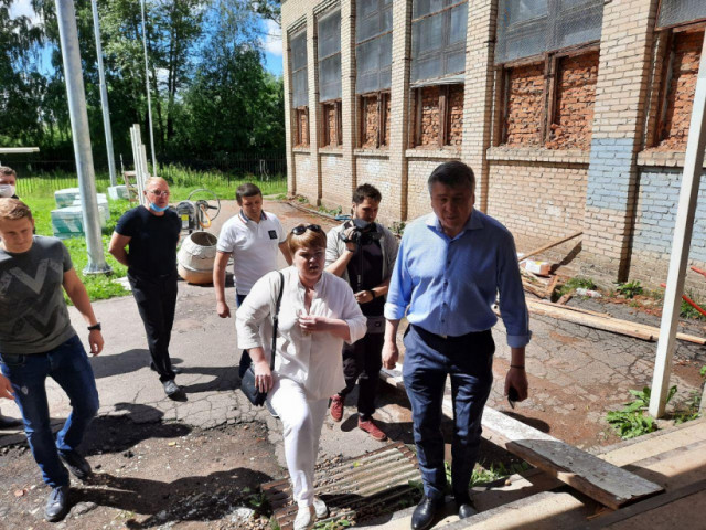 Глава округа осмотрел школы в Сычёво и Волоколамске
