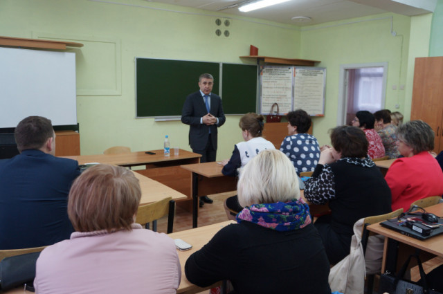 Врио главы Волоколамского района встретился с коллективом фабричной школы