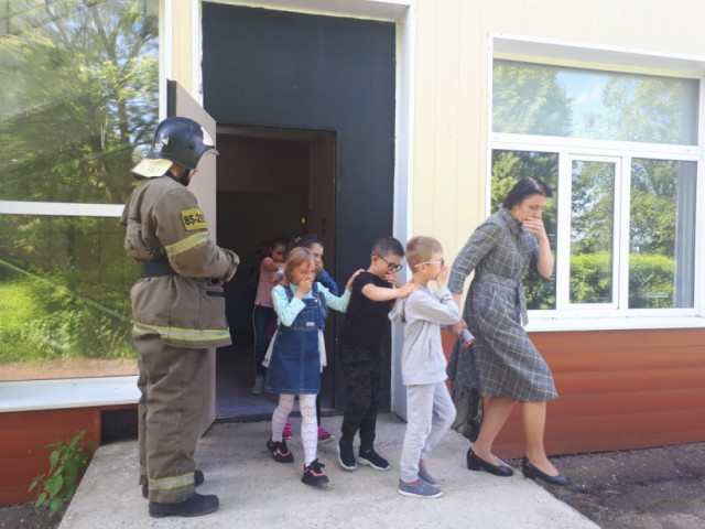 Волоколамские огнеборцы провели эвакуацию на объектах с массовым пребыванием людей