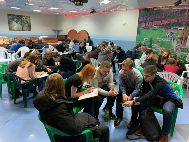 В "Текстильщике" прошла третья игра осеннего сезона интеллектуального клуба "Эрудит"