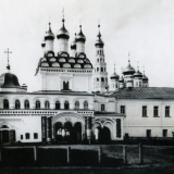 Вид на монастырь с запада