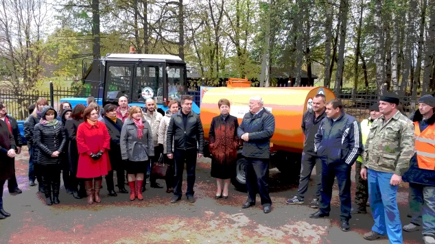 Городские коммунальщики получили новую технику от губернатора Подмосковья