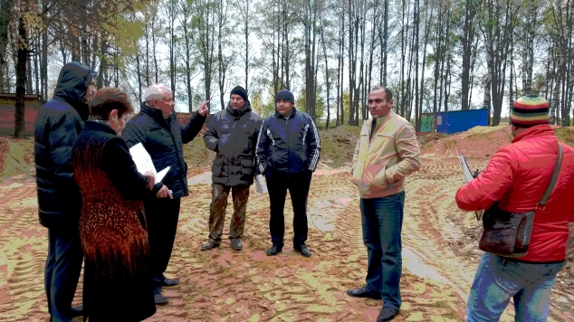 В городском парке уже началась укладка брусчатки