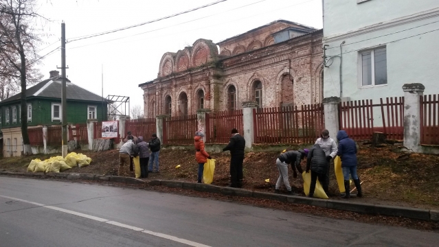 Субботник в храме Петра и Павла