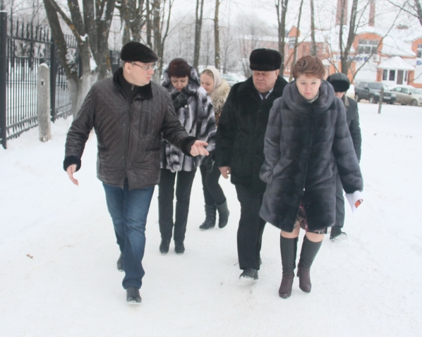 Руководство района контролирует состояние катков в городе Волоколамске