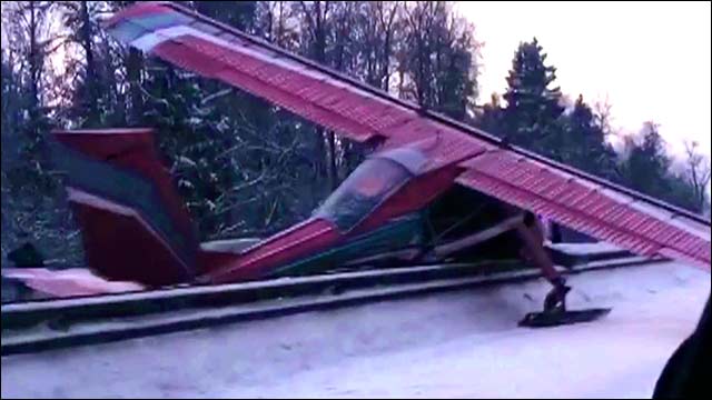 Cамолет совершил аварийную посадку на Ярославском шоссе в Подмосковье