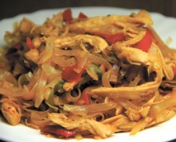 Рисовая лапша с курицей