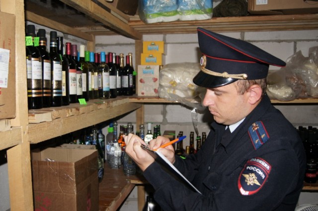В Амельфино накрыли точку с нелегальным алкоголем