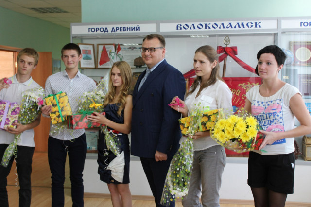 Сироты получили ключи от новых квартир