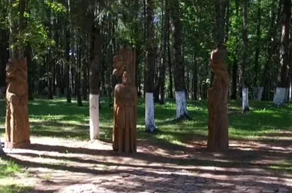 Православные добились переноса "языческих" деревянных скульптур из Волоколамского кремля