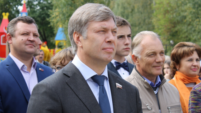 Алексей Русских поздравил с праздником жителей Высоковска и Осташёво