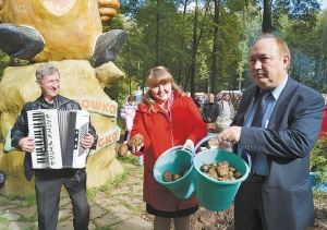 Памятник принес урожай