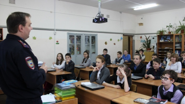 Полицейские побеседовали с волоколамскими гимназистами