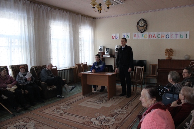 Полицейские посетили центр социального обслуживания «Надежда»