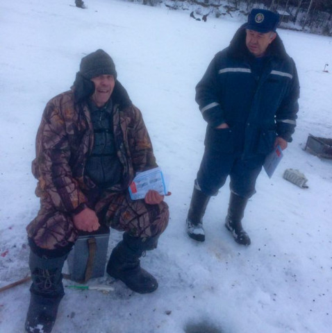 Волоколамские спасатели напомнили рыбакам правила зимнего лова