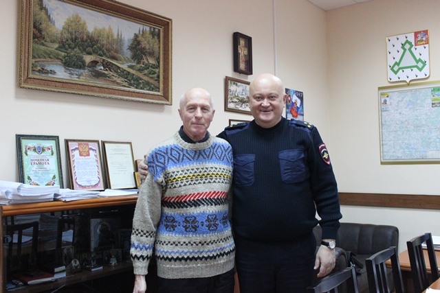 Волоколамские полицейские поздравили с 65-летним юбилеем ветерана МВД