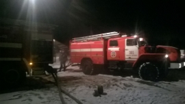 Пожарные потушили горящий сарай в селе Шестаково
