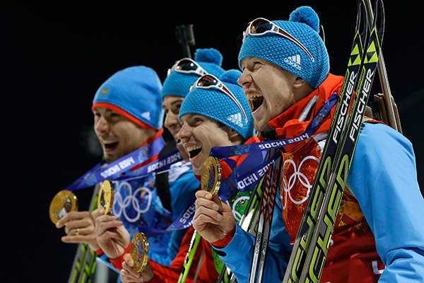 Сборная России выиграла в мужской эстафете по биатлону в Австрии