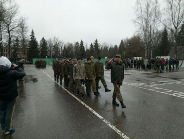 Волоколамские школьники возвращаются домой с военных сборов