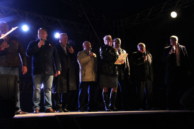 Главы поселений и глава района спели "День Победы" на праздновании 9 Мая в Волоколамске
