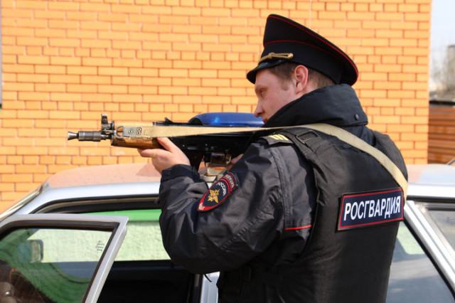 В Шаховской мужчина напал с ножом на официантку и ушел не расплатившись
